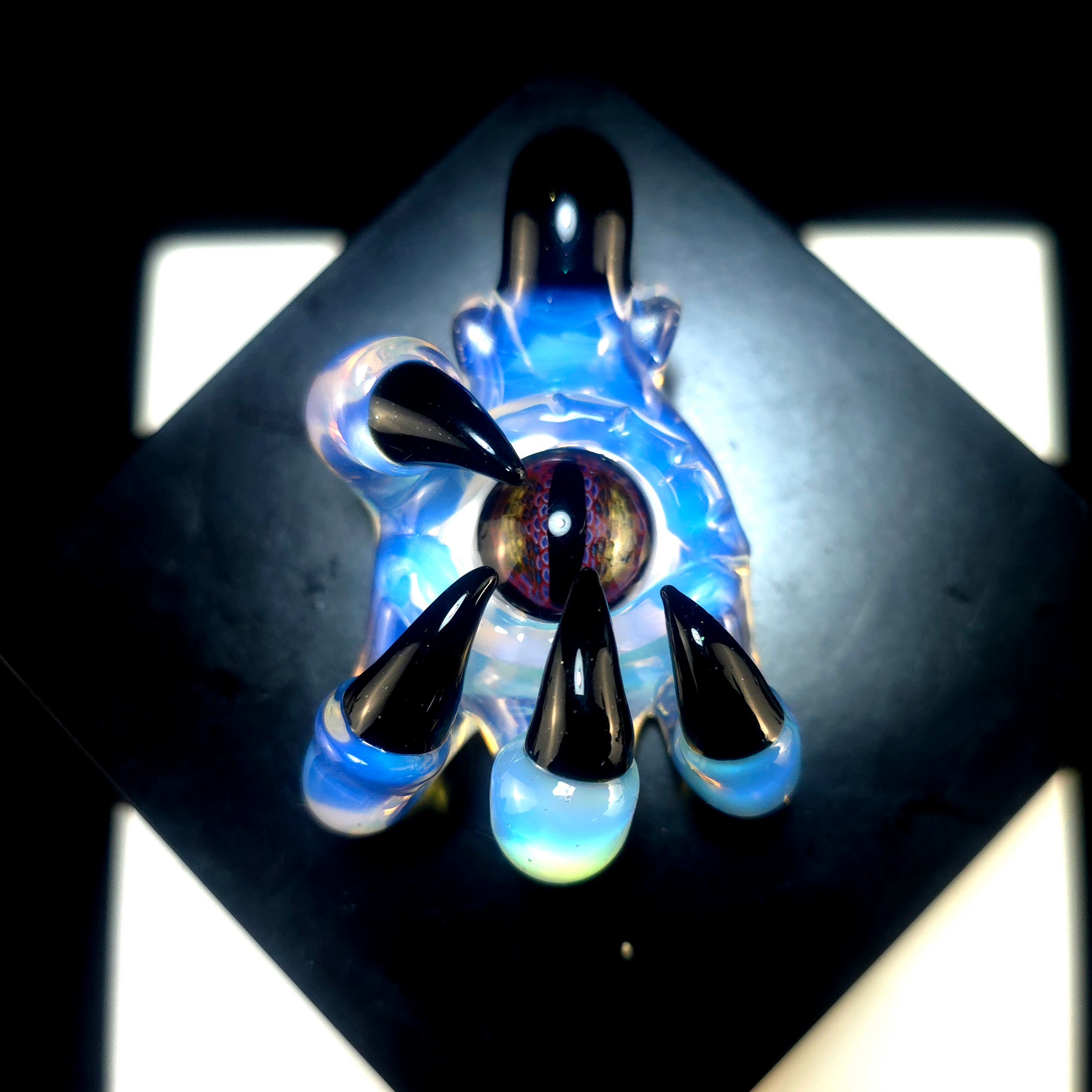 アクセサリー CDL TOKYO Moon stone Misanga set Moon stone dragons fist – Mako Glass