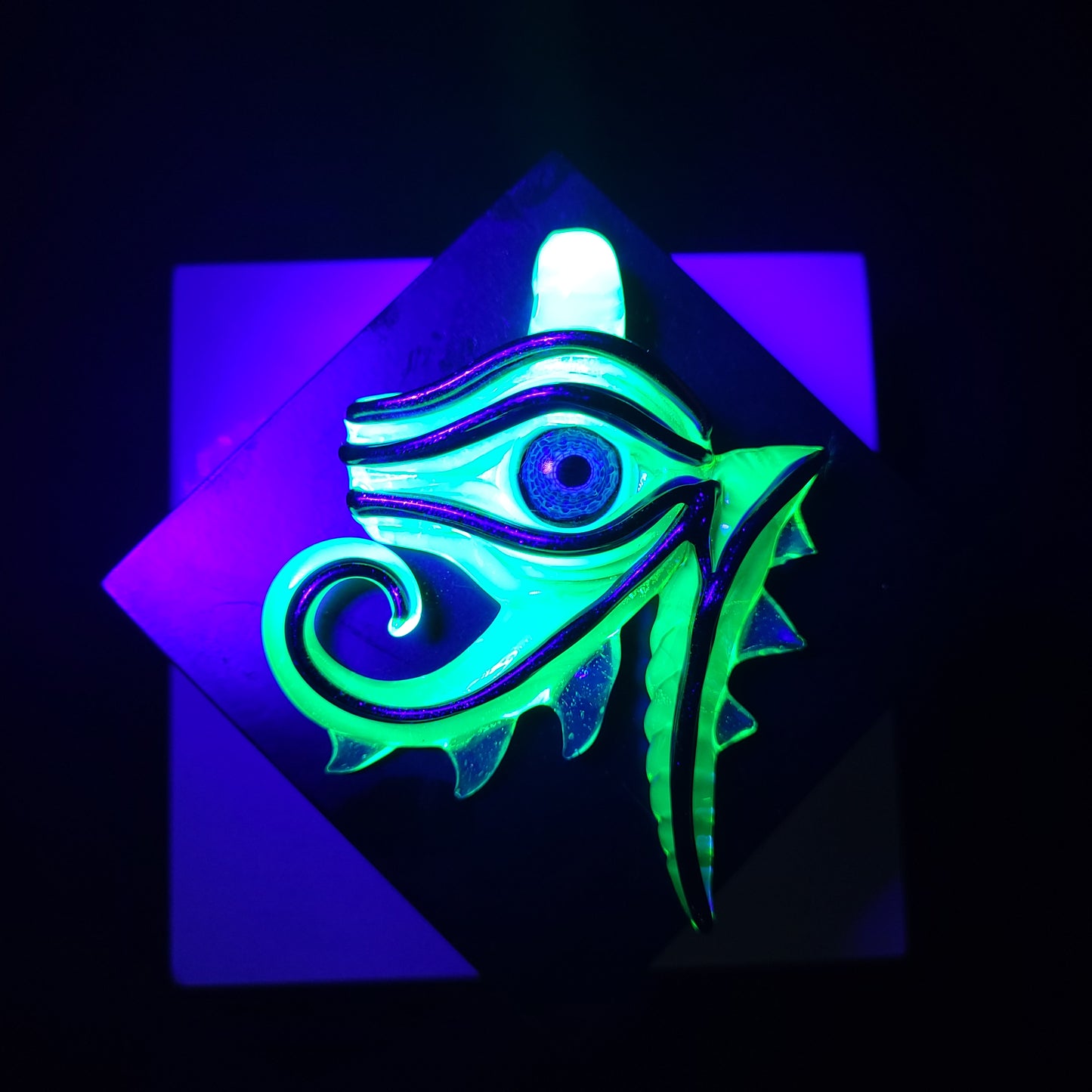 UV reactive eye of